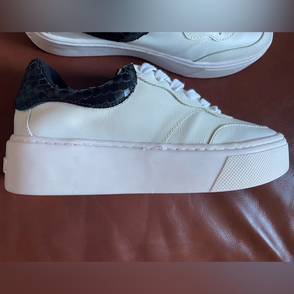 BNWT! SCHUTZ, OLIYAH, MULTIMATERIAL
NAPPA SNEAKERS, BRIGHT SNAKE, WHITE/BLACK 🖤🤍 - Picture 5 of 16